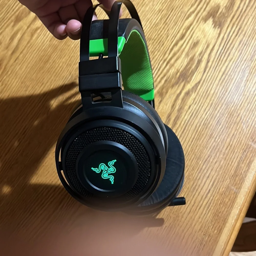 Razer - Nari Ultimate Wireless THX Spatial Audio Gaming Headset